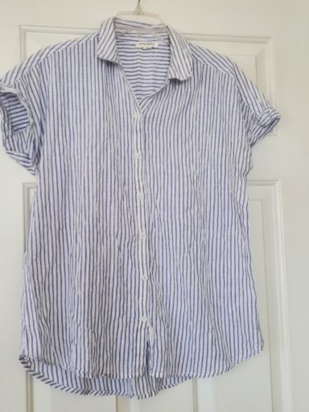 BeachLunchLounge Blue White Pinstripe Button Up Cap Sleeve Top Medium